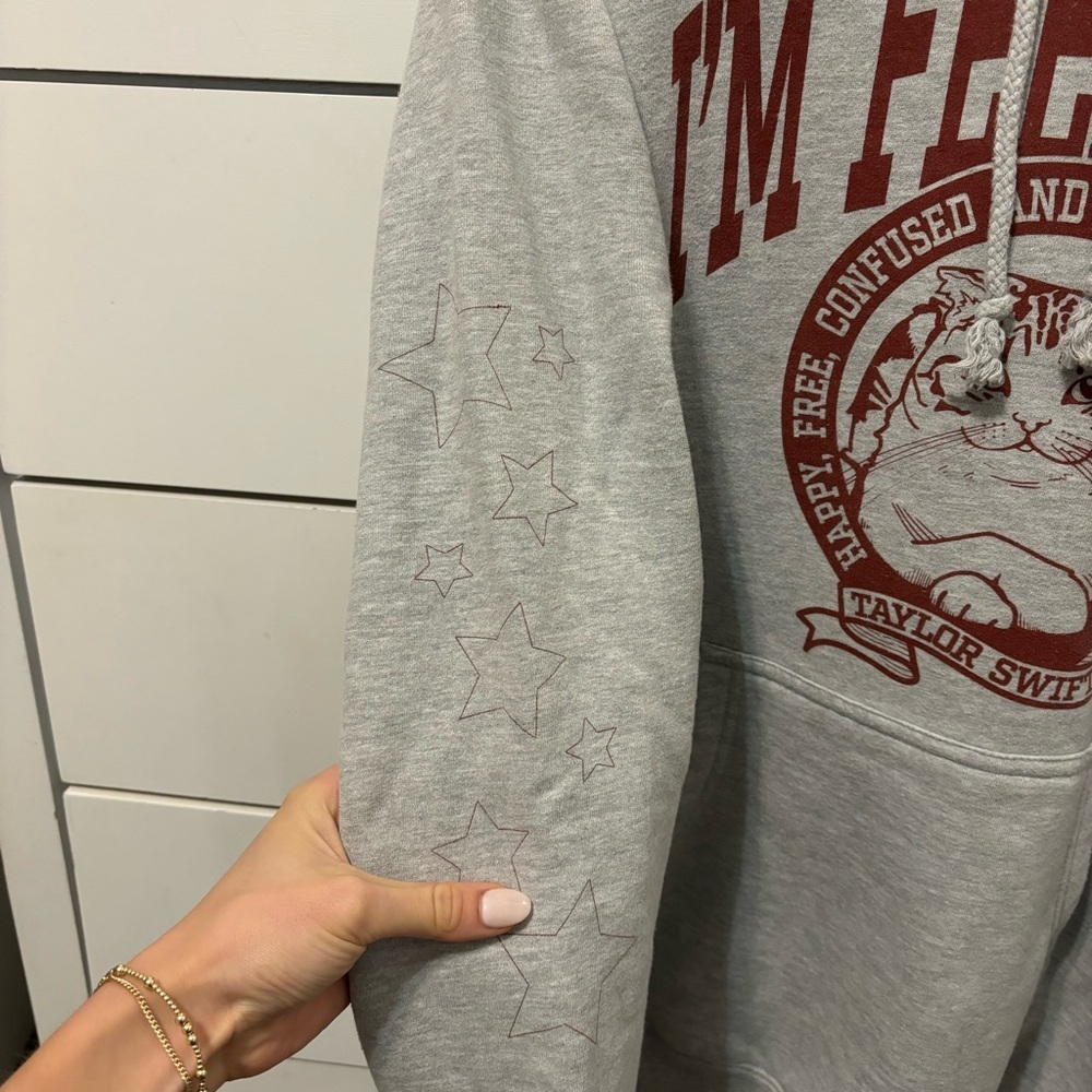 Taylor Swift Feeling 22 Cat Sweatshirt - Picture 5 of 8